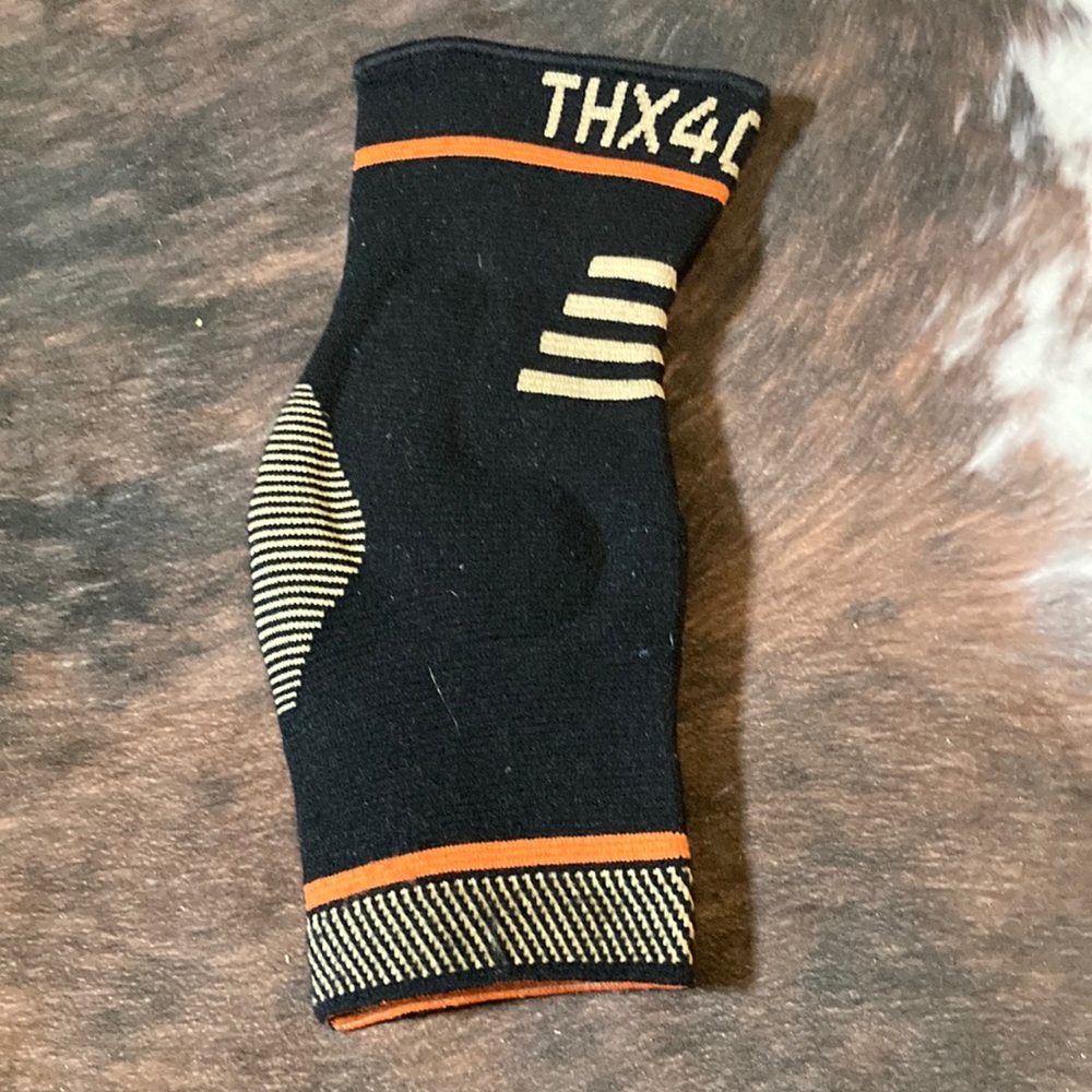 Ankle compression brace